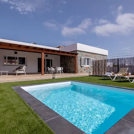 Holiday Rustika Luxe 1- Rural, Pool, Bbq, Mountain View By Holidays *
